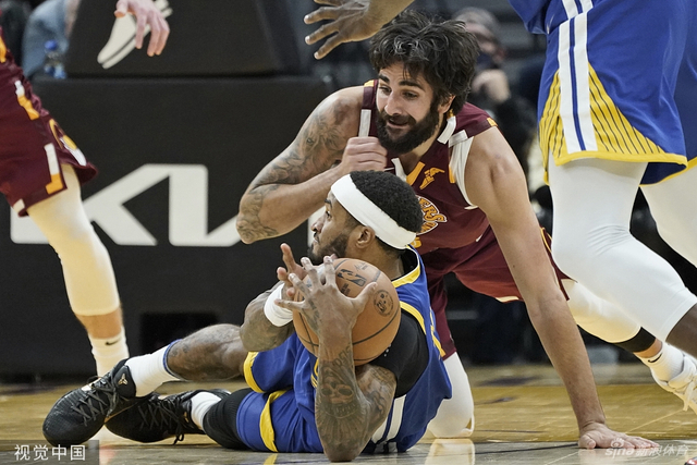 与西蒙斯近 与西蒙斯近