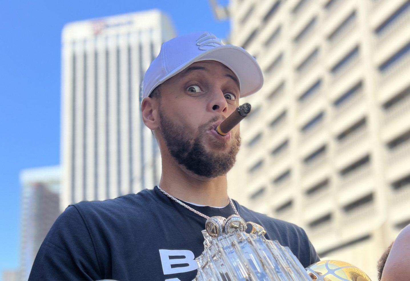 一个备受关 一个备受关